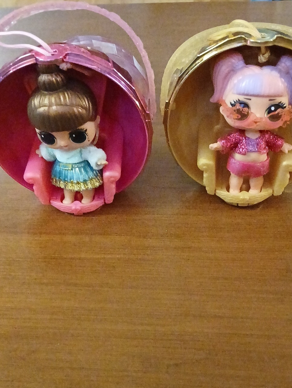 L.O.L. Surprise! Two Mini Dolls with Pink and Gold Capsules